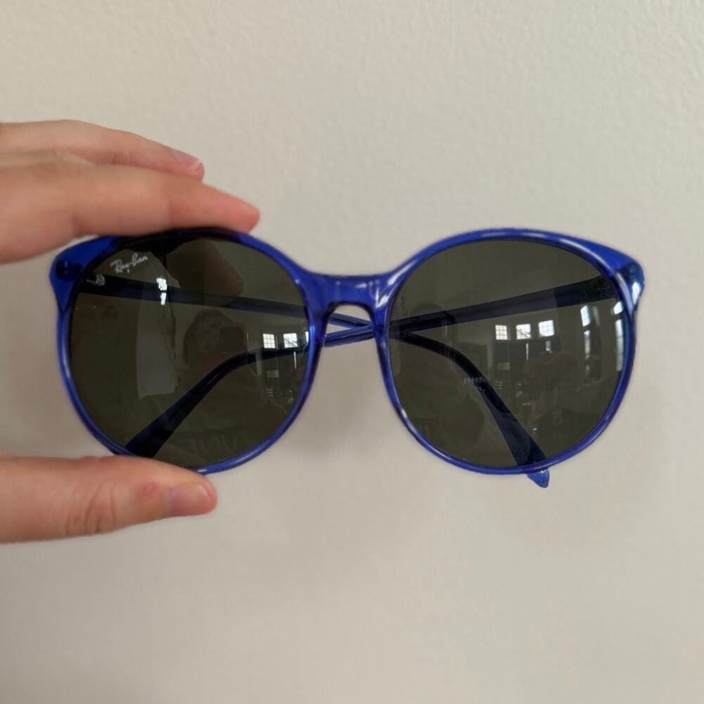 Vintage Ray Ban Vibrant Blue Round Eye Sunglasses with Case